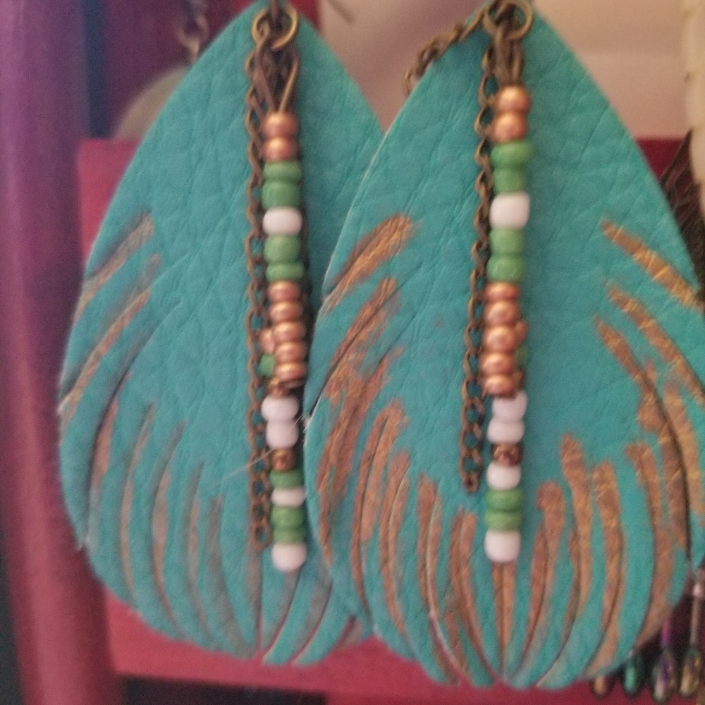 NWOT Light Weight Leather Earring